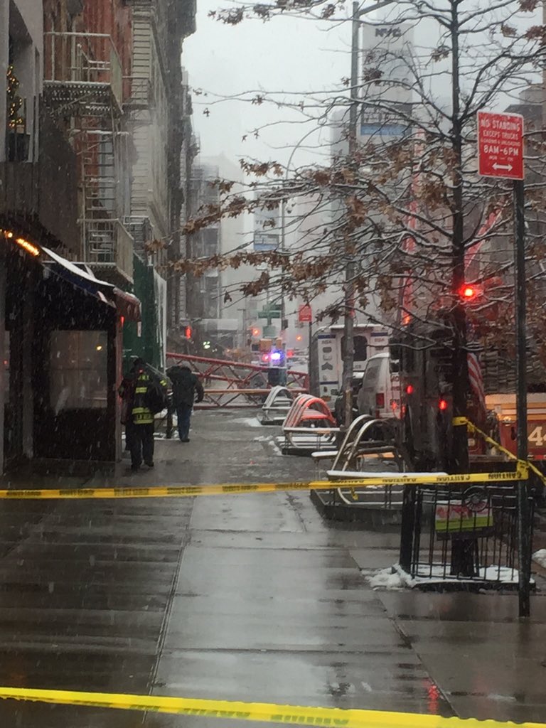 DMace37's tweet photo. Crane collapse on worth across Greenwich street in lower Manhattan. #nypd #fdny #nyc #cranecollapse #oem https://t.co/9JjnryzwjE