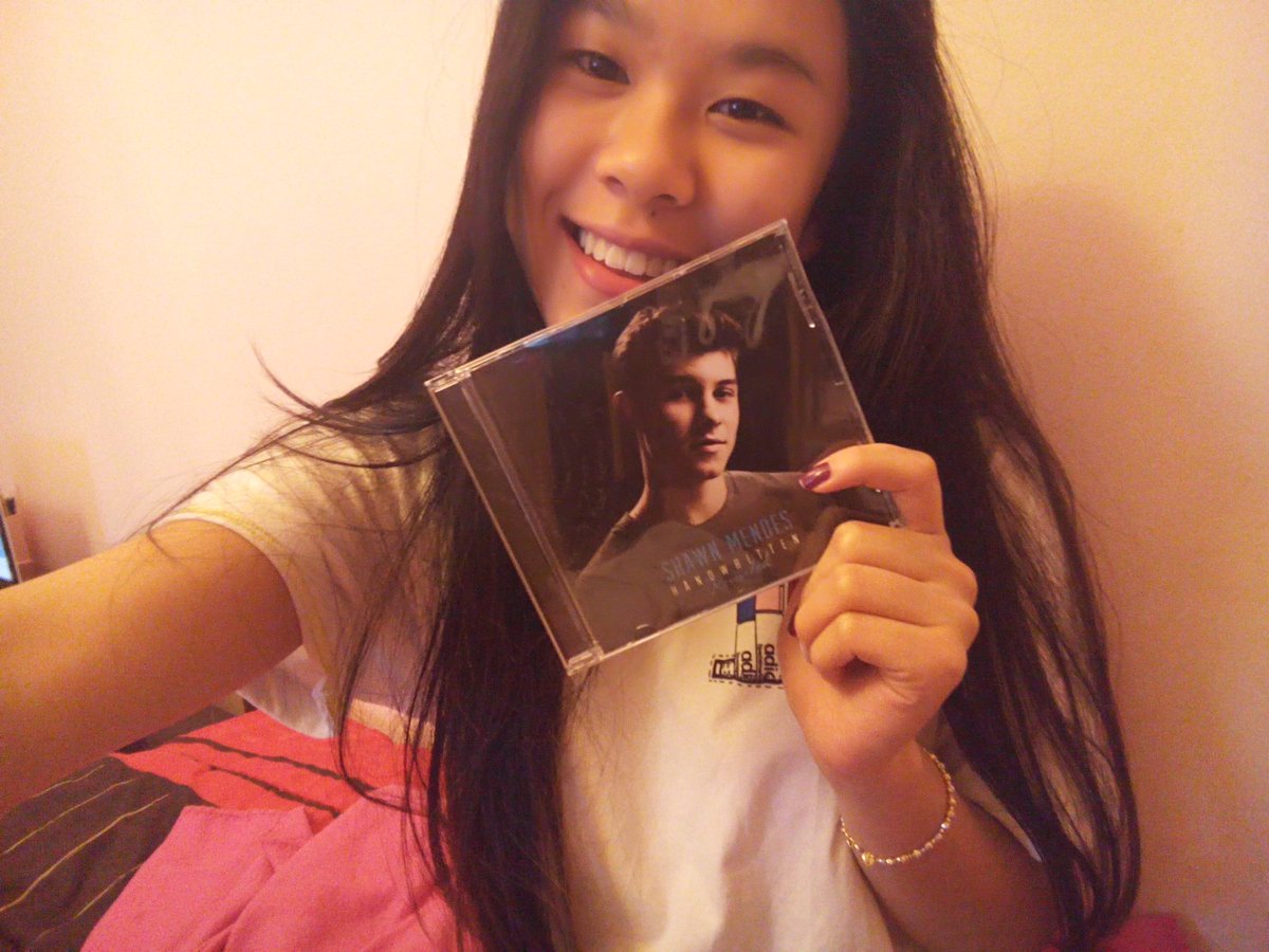 obrevisme's tweet image. Je tente ma chance! J'espère vraiment le voir et réaliser mon rêve! @MaisonBarclay @fan2fr  #myshawnselfie