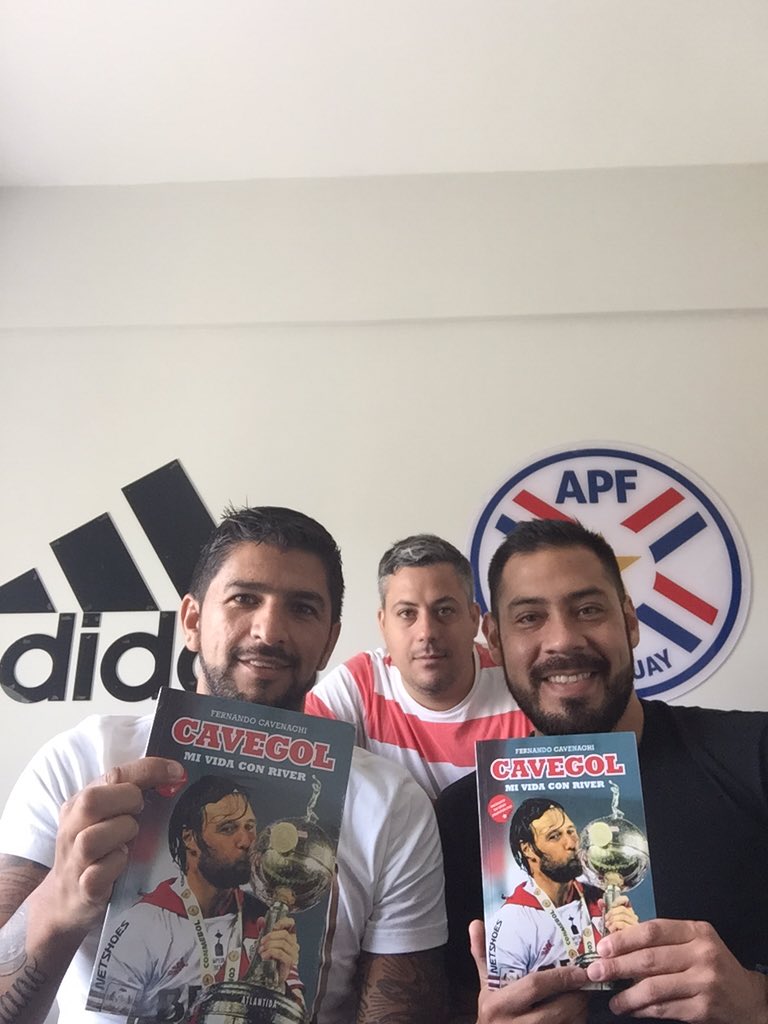emilianodiaz34's tweet photo. Llego el libro que tanto esperaba. Gracias @fercaveoficial  orgulloso de vos. De la mano @pablo_coco1983 @Davidlare https://t.co/nFThqpSGNR