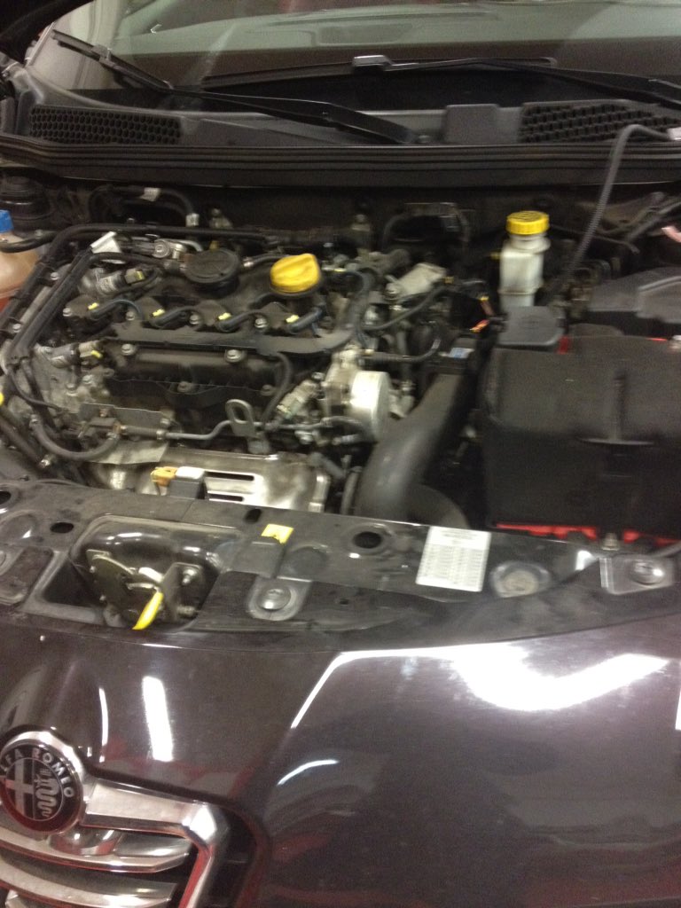 Dproget's tweet image. Lavori su @AlfaRomeo_ie @alfa_giulietta 1750 @MagnetiMarelliT @Dproget