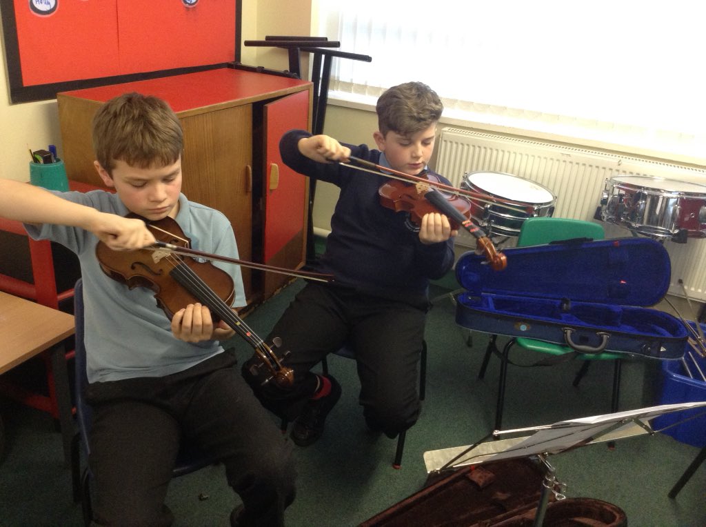 123ViolinTuner's tweet photo. RT StWilfridsMusic: Y6 remembering how to play #WOpps #violin. #tenpieces https://t.co/SD2jOXCiFC