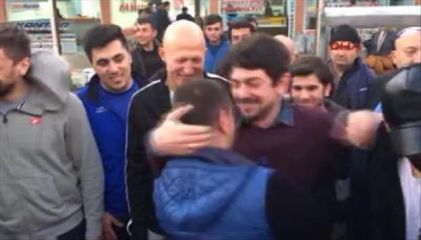 sadeceashaber's tweet photo. Alanyasporlu Futbolcular Asker Uğurladı
https://t.co/DB4EXGBqEb https://t.co/P6GtgW0zq3