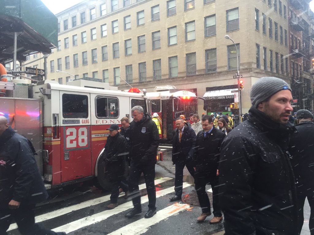 DMace37's tweet photo. Mayor deblasio heading to the press conference. #nyc #fdny #nypd #cranecollapse https://t.co/MZ5qquRTTE