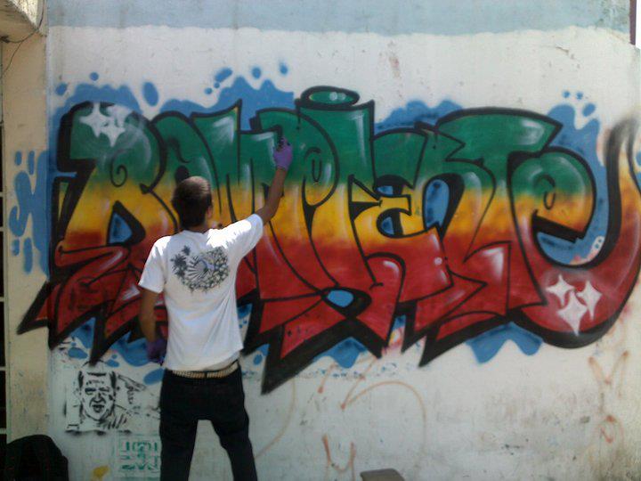 Rompiente1's tweet photo. Tambien mantenemos ese lado street.. #RompienteEsGraff #RompienteEsArte #ROMPIENTECORPORATION.. https://t.co/QTSXV9CDEH