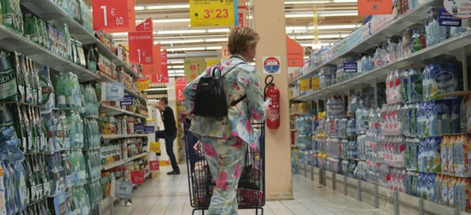 AristeguiOnline's tweet photo. Francia obliga a supermercados a no tirar comida y donarla https://t.co/Fes0eBct2e https://t.co/nC9GSSEZAs