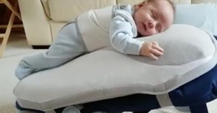 Baby seat offering busy parents "me time" divides opinion online huff.to/1KuKCpE