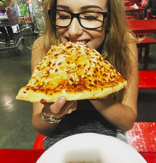 BuzzFeed's tweet photo. 21 things only Costco food lovers will understand https://t.co/8P2hF3VMm0 https://t.co/rTalyqnl1G