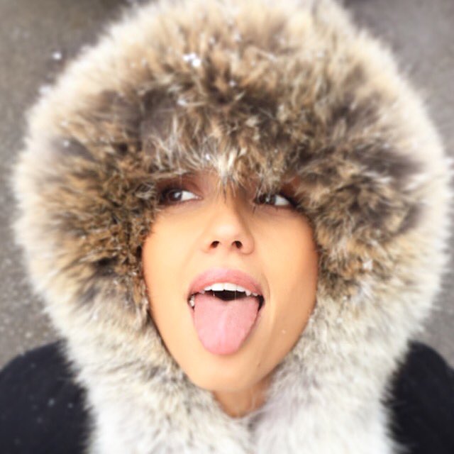 On set w/ this #snowangel <a href="/jessicaalba/">Jessica Alba</a>