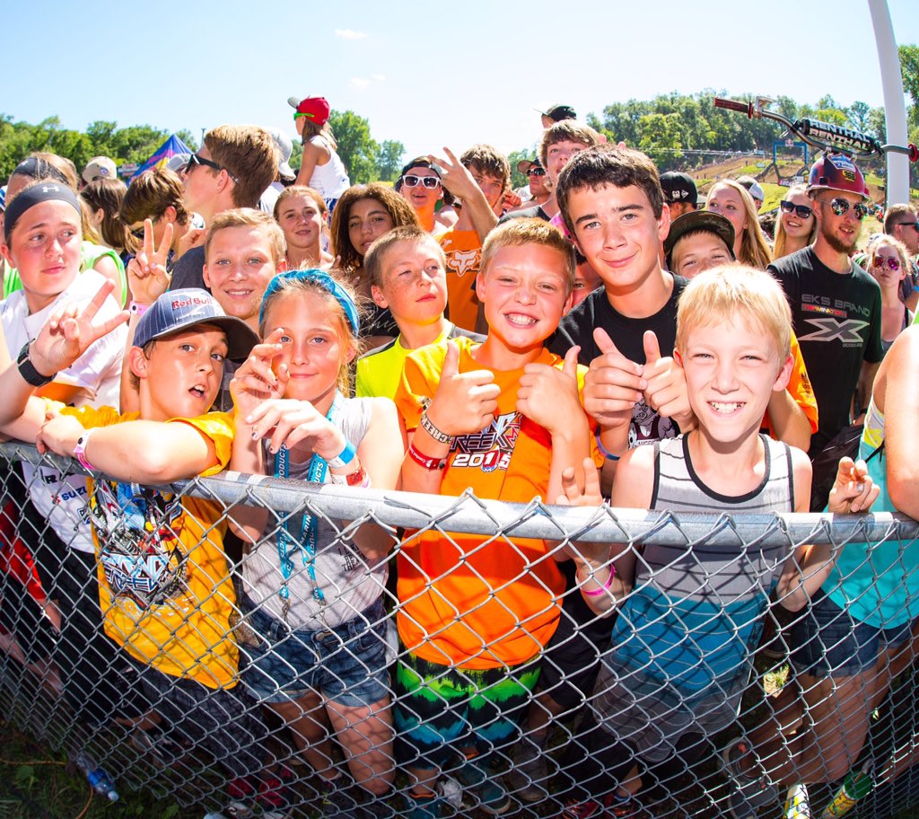 ProMotocross's tweet photo. Thumbs up if you’re ready for summer 👍👍. #ProMotocross #ThisIsMoto @scmxpark ✌ @cudby photo https://t.co/vCQdcW7tYB