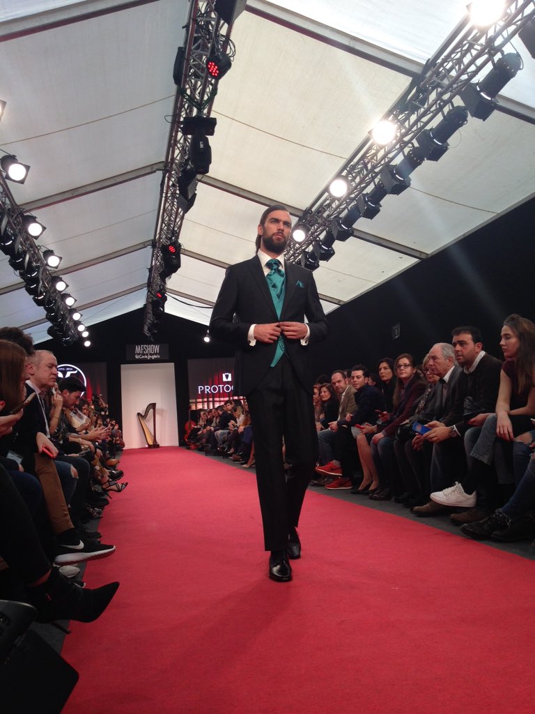 protocolonovios's tweet image. Llega el turno de las #cornadas #protoco #protocolonovios #ecimfshowmen @MFSHOW_MEN