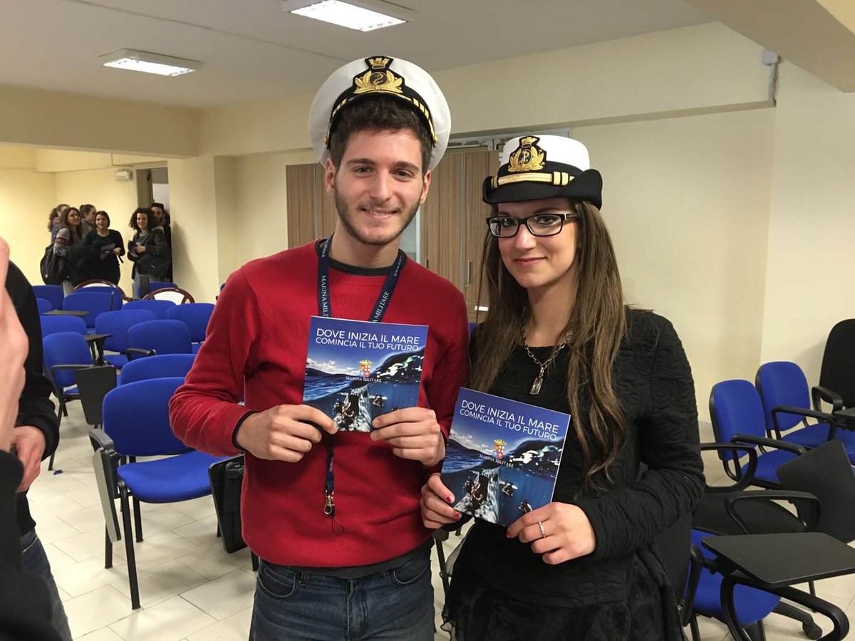 ItalianNavy's tweet photo. Oggi siamo stati al Liceo scientifico de Caprariis di Atripalda (AV). Conferenza d'orientamento #EntrainMarina https://t.co/kbVpIKnPwe