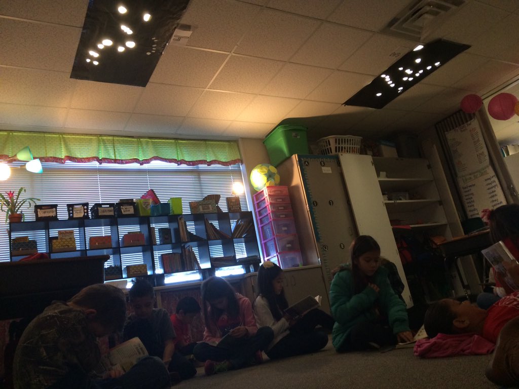 Carroll_TES's tweet photo. Reading under the stars this morning... They've never loved silent reading so much! #celebratetes https://t.co/VjpHRO0mB3