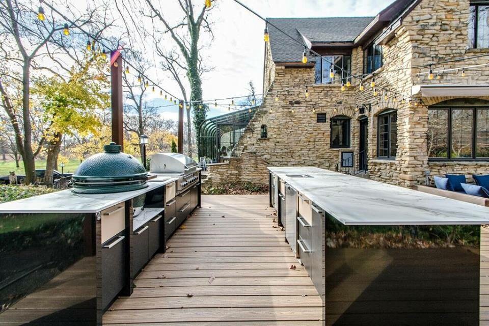 PitchConcepts's tweet photo. An outdoor kitchen fit for some Friday night fun. Fire it up. #PITCHconcepts #grilling #kitchen #lakehouse #tgif https://t.co/PIuJy7uAg6