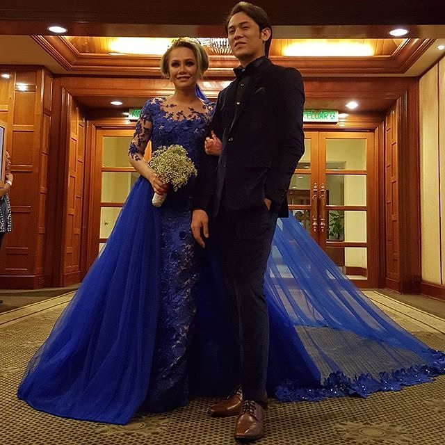 StayCFrenz_Club's tweet photo. 7 years Kimcy hidden their relationship. But now they live as a husband and wife 👰👨 #AkimStacyWedding #History2016 https://t.co/QpMqCVktN9