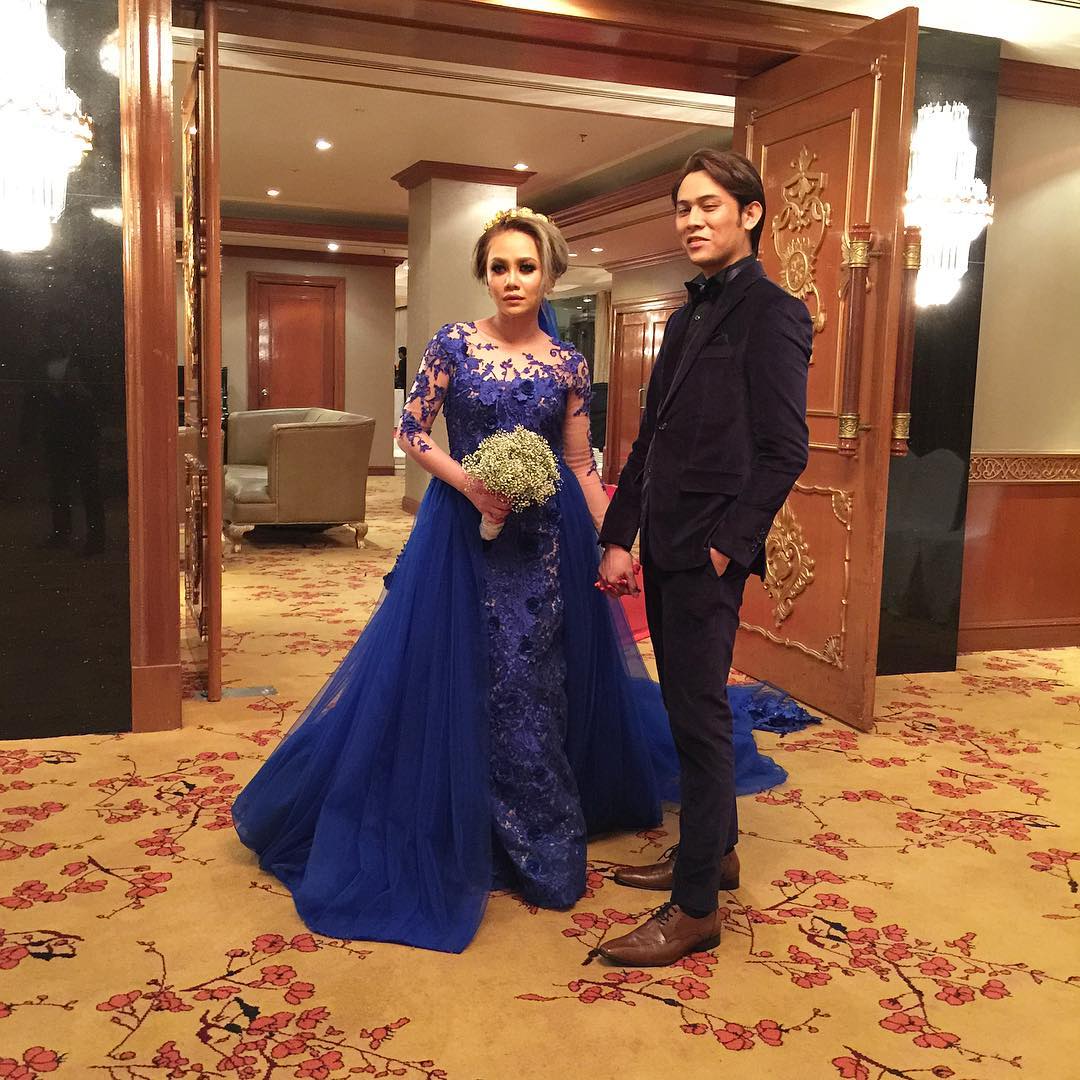 StayCFrenz_Club's tweet photo. 7 years Kimcy hidden their relationship. But now they live as a husband and wife 👰👨 #AkimStacyWedding #History2016 https://t.co/QpMqCVktN9