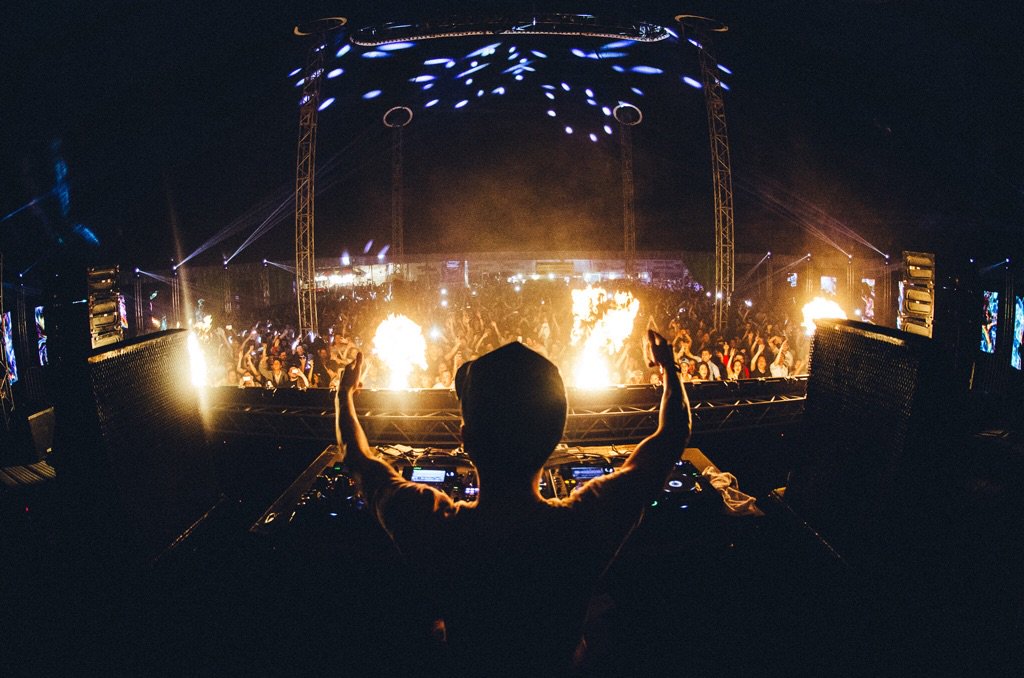 Bassjackers's tweet image. This weekend sgonna be 🔥🔥🔥 Chile &amp;amp; Bolivia!!!