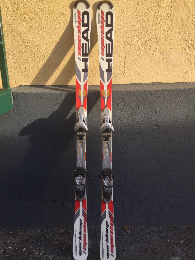 RosaMariaSC's tweet photo. Vendo "Esquis HEAD" en #wallapop https://t.co/DvJqtoIcgw https://t.co/q8Do8GxjmJ