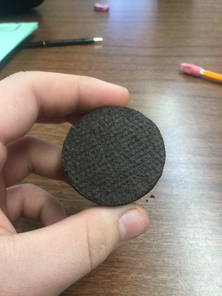 pranksgameswhat's tweet photo. #OreoFail
Oreo how dare it be backwards! You disgrace me! https://t.co/2pnvUhMx3G