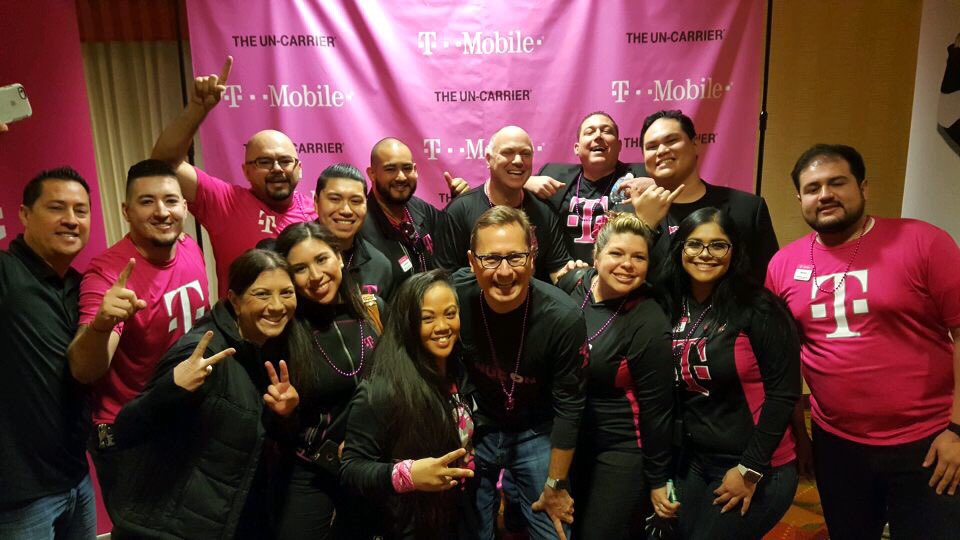 BenMendoza72's tweet photo. #SanDiegoT-Mobile, leaders visiting. #WeWontStop.Jon Frier,  Mike Sievert,Sam Sindha &amp; Joe Perez. https://t.co/8u5rnAl1ss