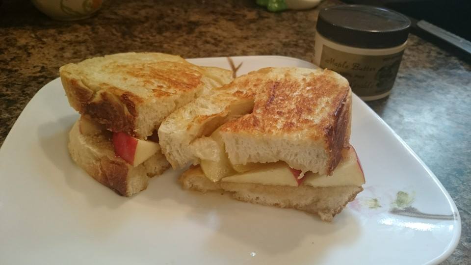 kai_custom1's tweet photo. This amazing grilled cheese is made with sour dough bread, pure maple butter, honeycrisp apples & #zengarry brie. https://t.co/FGWdlveStI