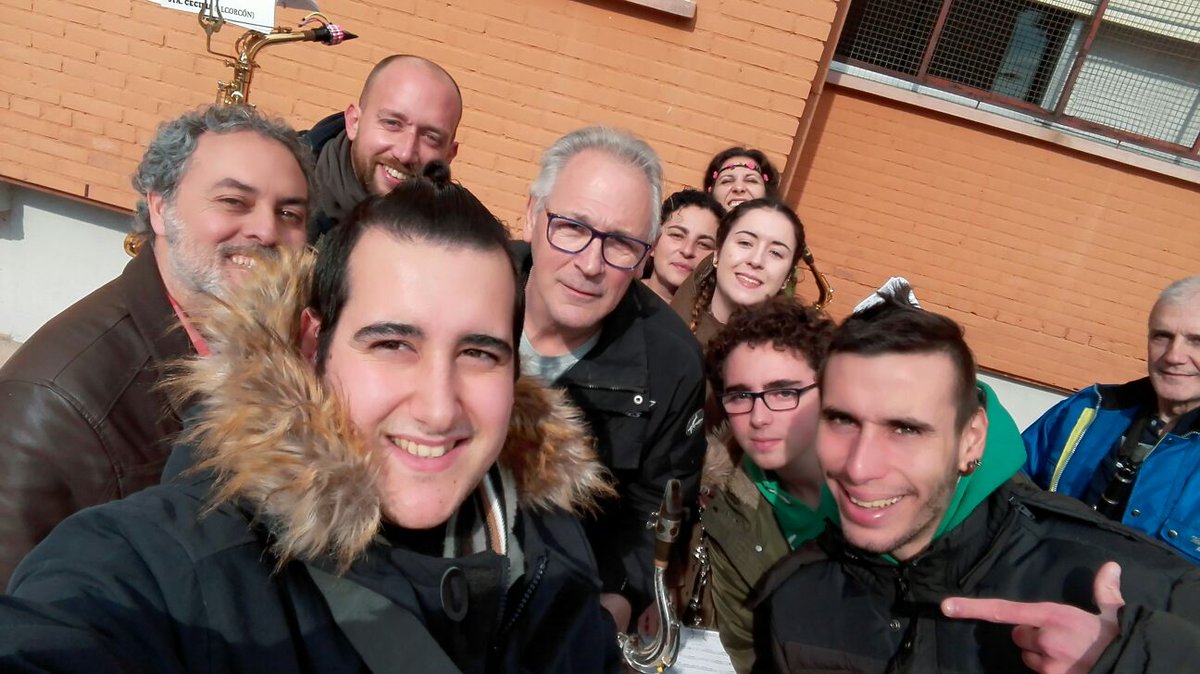 SantaCeciliaAlc's tweet photo. Esta mañana, parte de la @SantaCeciliaAlc disfrutando el #Carnaval2016 en el CP Miguel Hernández. https://t.co/IsKcD8ENzI