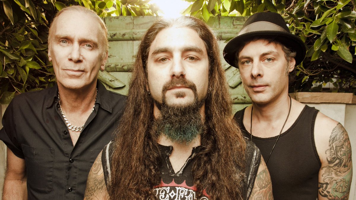 Gli ottimi <a href="/TheWineryDogs/">The Winery Dogs</a> live <a href="/CrossroadsL/">Crossroads Live Club</a>: goo.gl/arHvMS