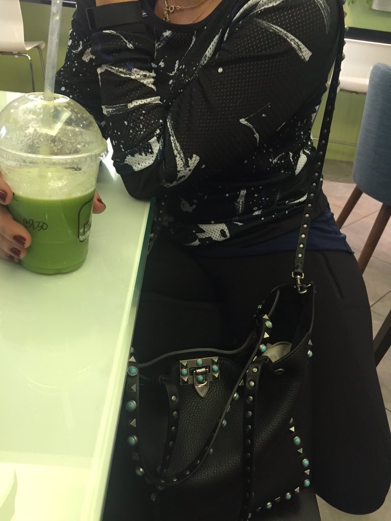 lifeisnectar's tweet photo. Rehydrating with our Sweet Greens (kale, pear, orange, cucumber) 🌱 https://t.co/34Ljn7GYvC