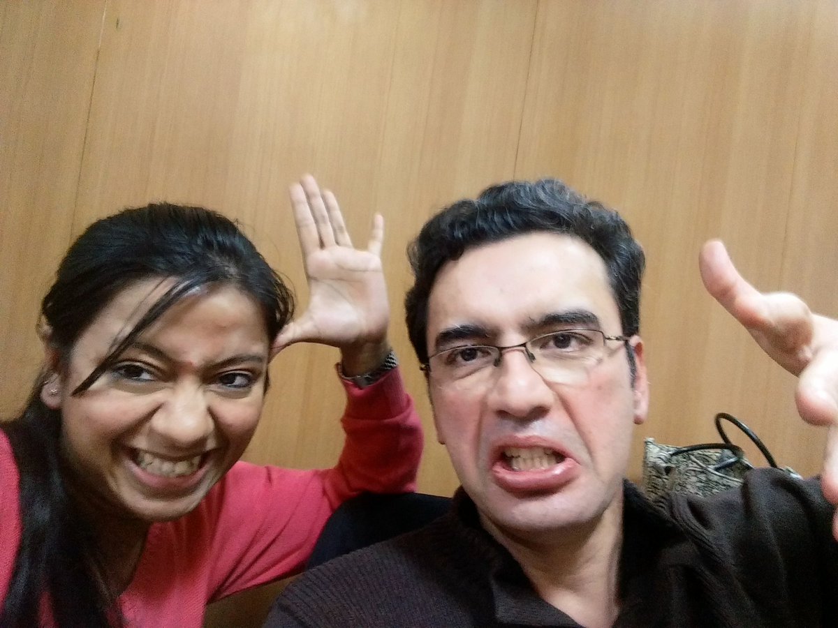 sesmic_ruch's tweet photo. #FunFriday #WeirdSelfieWithBoss #winning bash #MphRx https://t.co/qMNFSY9bp2
