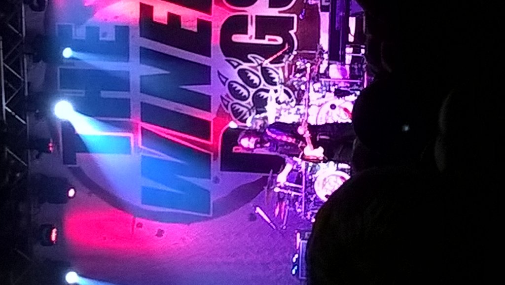 Chypeflux's tweet photo. @TheWineryDogs awesome gig in #Manchester. Went home and smashed my guitar up #wearenotworthy @Richie_Kotzen https://t.co/L4tjhDJA5i