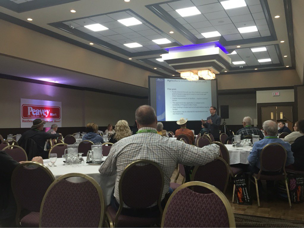 215JosephburgAg's tweet photo. #abagsoc conference is underway. #Jburg is here Networking with #abag volunteers. Ag is alive and well! https://t.co/0GppiqxkB3