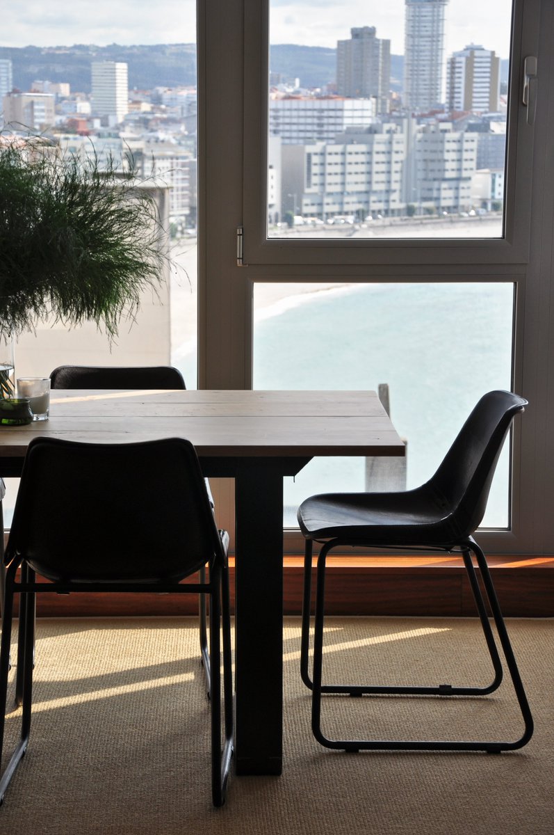 #muebles de <a href="/CubeDeco/">Cube Deco</a> en este piso en #ACoruna cubedeco.com/decoracion-pis… #interiorismo #decoracion #interiores #deco