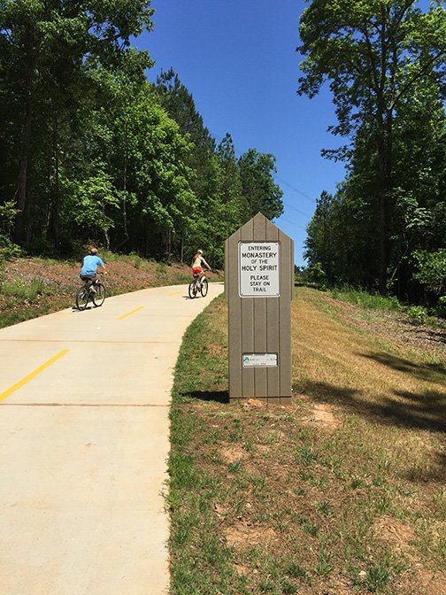 VisitConyersGA's tweet image. We love outdoors @HappyTrailTales. Recent blog with many of our trails here: visitconyersga.blogspot.com/2016/01/10-swe…