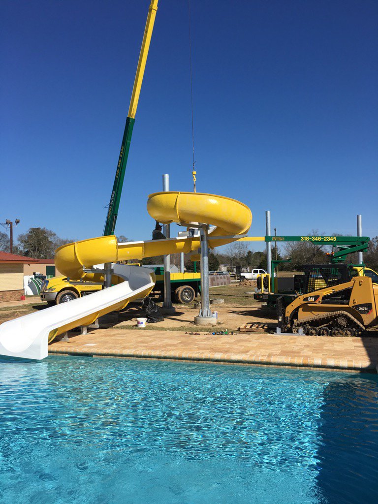 GatorGroundRV's tweet photo. Slides going up https://t.co/amwHJ2iwA8