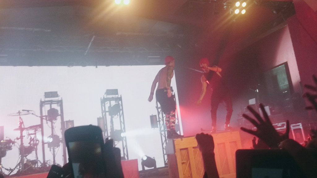 czanjoli's tweet photo. Thank you guys for this amazing show in Berlin. Can't wait to see you again someday |-/ @twentyonepilots https://t.co/WwY4uUin35