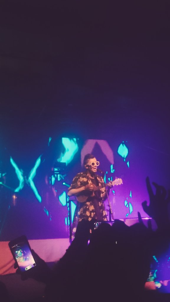 czanjoli's tweet photo. Thank you guys for this amazing show in Berlin. Can't wait to see you again someday |-/ @twentyonepilots https://t.co/WwY4uUin35