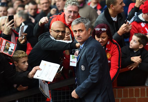 BBCSport's tweet image. Ex-Chelsea boss Jose Mourinho opens talks with Manchester United. #mufc #cfc bbc.in/1miIJ3P
