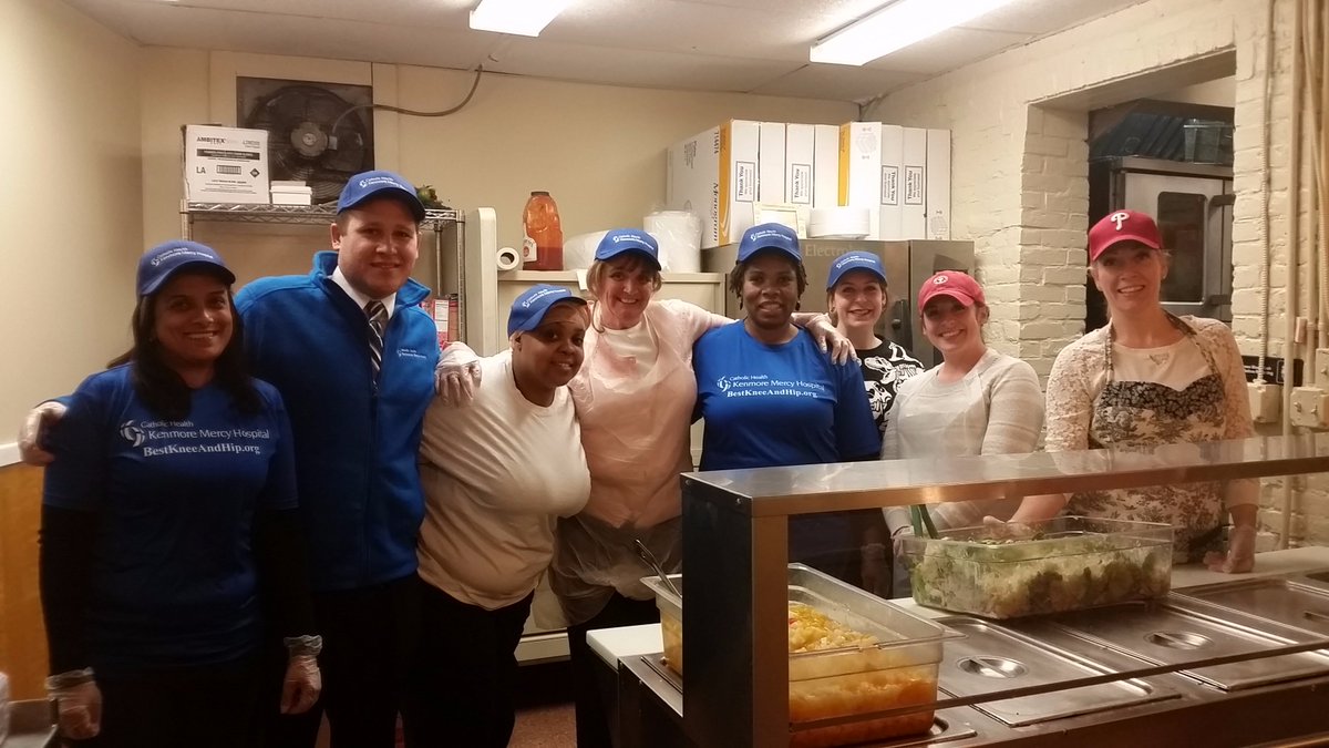 FONPBuffalo's tweet photo. Thank you, #KenmoreMercy @CHSBuffalo for #volunteering with FONP tonight! Look at this crew #allsmiles #readytoserve https://t.co/Q7xqPElj55