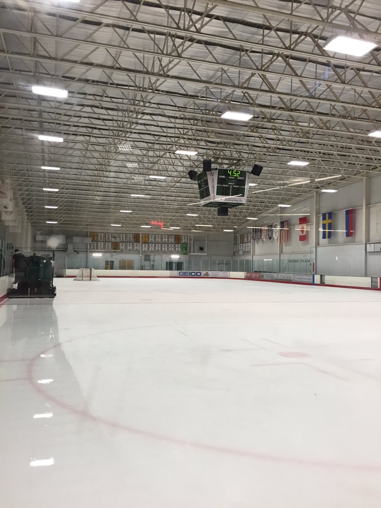 8 minutes until puck drop at the MAGHL championship! Good luck to @HA_panthers and <a href="/AHCTartans/">AHC Tartans</a>!