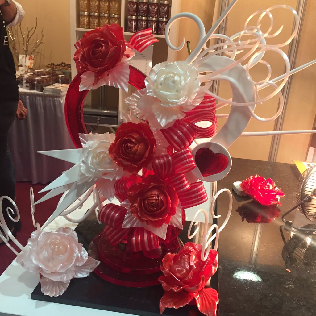 levieuxmontreal's tweet photo. Magnifique sculpture de sucre réalisée par la @MaisonCF !!! @JTMEC https://t.co/Ix7SC8S3vr