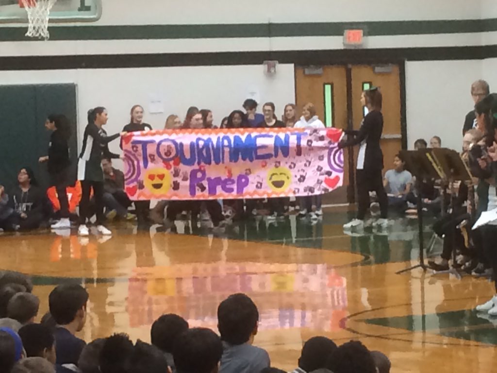 Wilson_Rams's tweet photo. Celebrating Spelling Bee champs, Whiz Quiz teams &amp; Tournament Prep team👏 Kick-off to Kindness Week @ RamNation 💚 https://t.co/hEjXcfo0qw