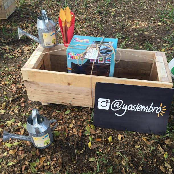 EcuaSuiza's tweet photo. Utilizamos materia orgánica para reducir la huella de carbono. #ViernesVerde #CarbonoNeutro #Greenet #YoSiembro https://t.co/TCZ1fJ8ILp