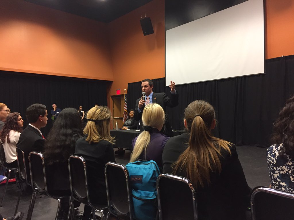 rmhsmodelun's tweet image. Great start to MCCMUN! Opening speaker Rep @JDMesnard "We need you to be the next generation of leaders." #modelun