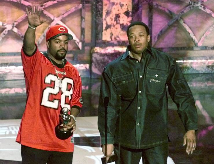 HipHopRapPics's tweet photo. Ice Cube &amp; Dr. Dre https://t.co/tYHzpEnagE