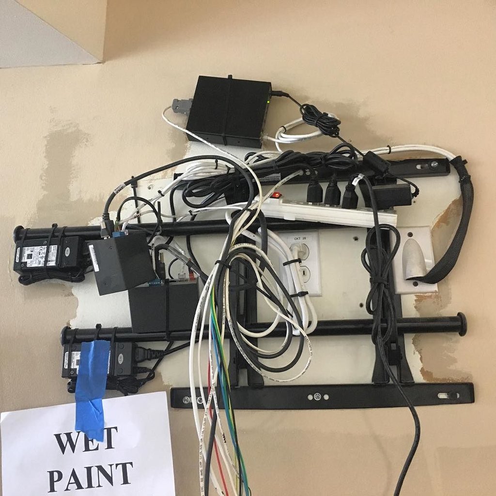 SmartFinish's tweet photo. Found this quality work behind a tv today. #really #greatwork #avnightmare https://t.co/ZG6QXp2Yd2