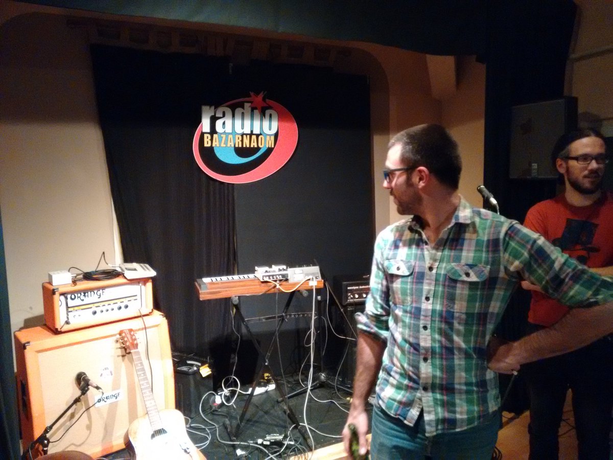 En direct sur la <a href="/RadioBazarnaom/">Radio Bazarnaom</a> #live #concert #interview à Caen sur le 92.3