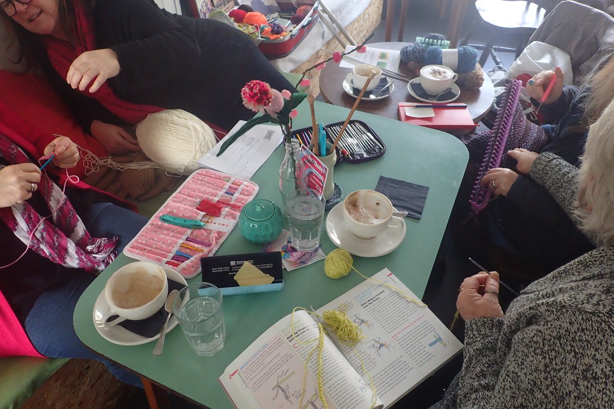 FionaSzabo's tweet photo. Knitastic ! Lovely to hook-up, first #knittingbug Meetup, thx super hosts @Junkyard_Dogs3 for having us #knitaddicts https://t.co/kHk96gpTs5