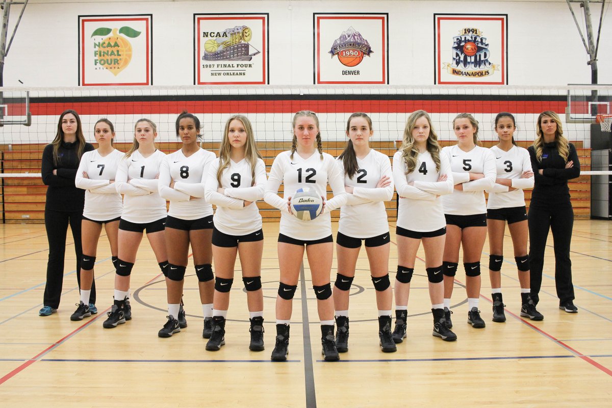 desertelite_vb's tweet image. Sneak peek of our club photo shoot. @RangeLarson