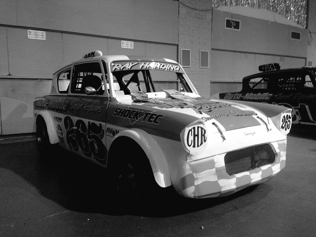 thefinaltenth's tweet photo. We don't mind the odd classic Hot Rod just keep it under your hat though #roundyroundy https://t.co/tdtjxMWeHI