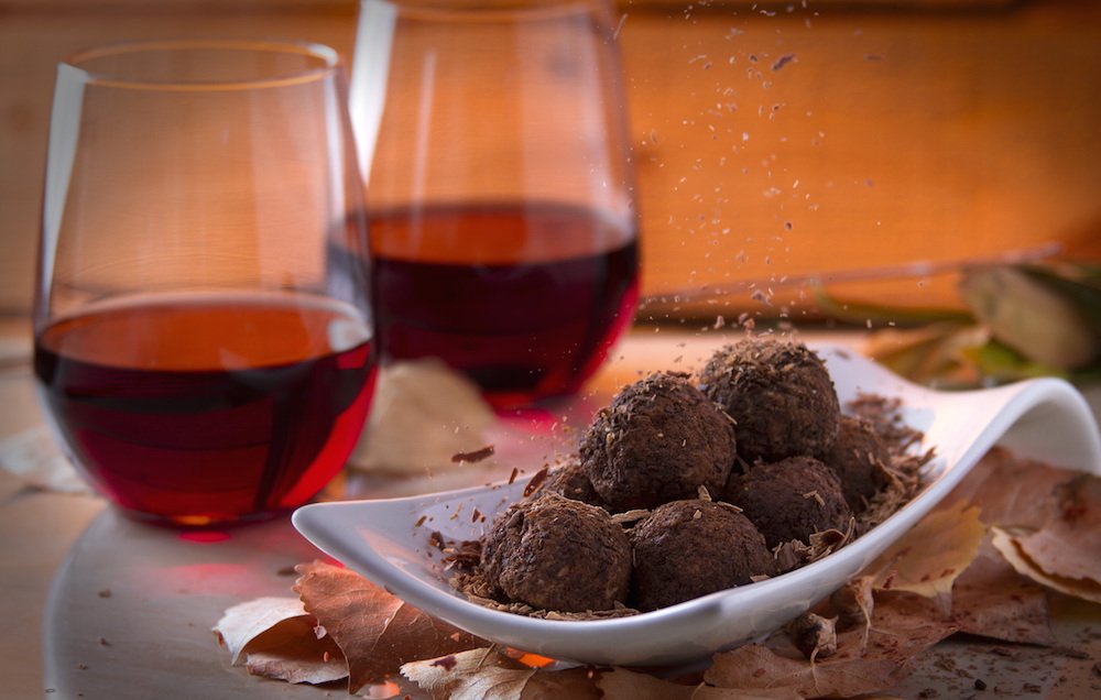WomensHealthMag's tweet photo. This trendy new diet encourages drinking wine and eating chocolate: https://t.co/W8n5q41NcU https://t.co/1BBeUX0OmX