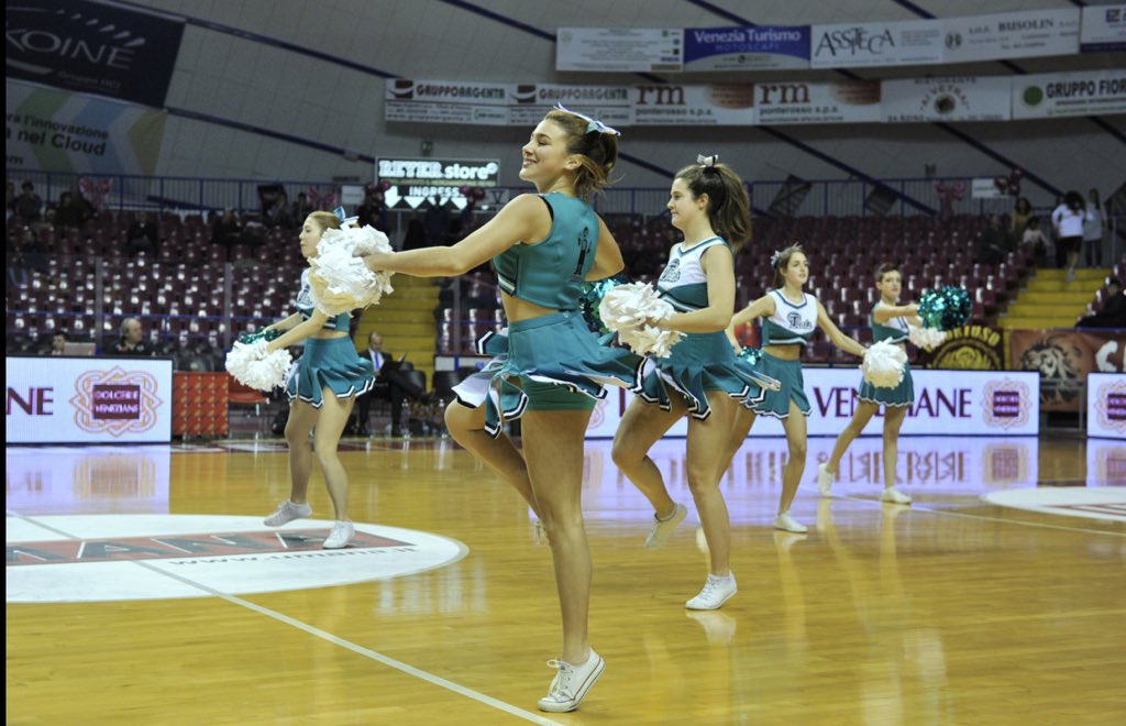 TealsCheers's tweet photo. Mercoledì 10 le Teals vi aspettano al palasport #Taliercio per un' altra sfida di @REYER1872 🏀❤️💙 https://t.co/FUeia2Y2jt